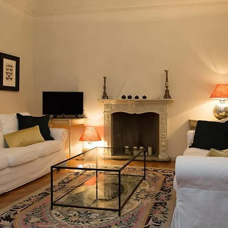Stunning 2 Bedroom Pallanza Lejlighed *